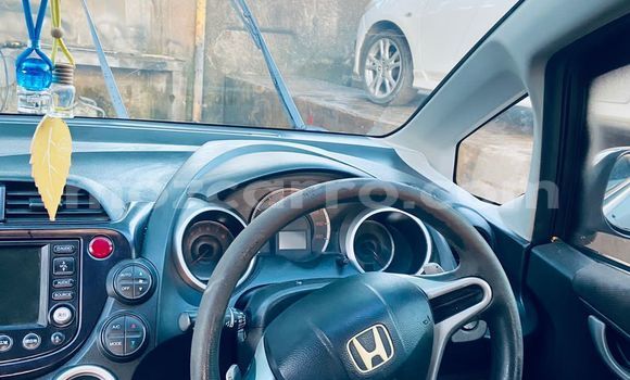 Buy Used Honda Fit Silver Car in Maputo in Maputo Buy Used Honda Fit Silver Car in Maputo in Maputo