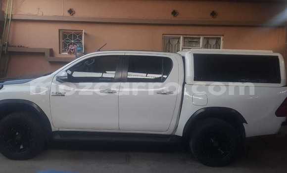 Buy Used Toyota Hiluxe Revo White Car in Maputo in Maputo Buy Used Toyota Hiluxe Revo White Car in Maputo in Maputo