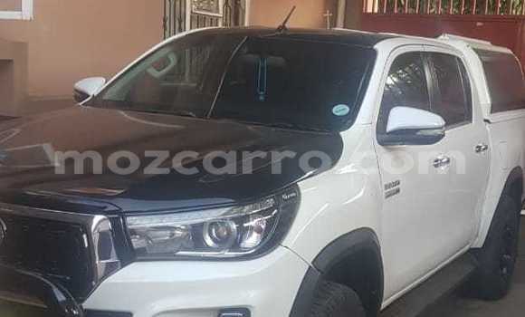 Buy Used Toyota Hiluxe Revo White Car in Maputo in Maputo Buy Used Toyota Hiluxe Revo White Car in Maputo in Maputo