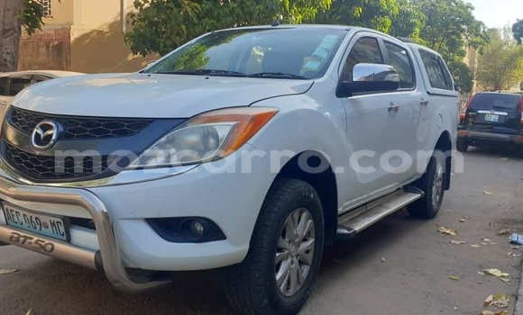Comprar Usado Mazda BT-50 Branco Carro em Maputo em Maputo Comprar Usado Mazda BT-50 Branco Carro em Maputo em Maputo