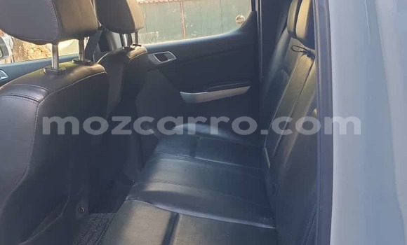 Comprar Usado Mazda BT-50 Branco Carro em Maputo em Maputo Comprar Usado Mazda BT-50 Branco Carro em Maputo em Maputo