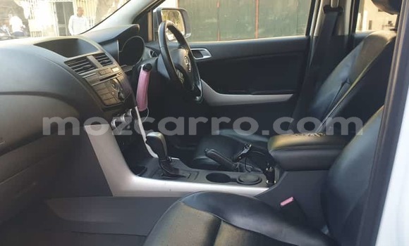 Comprar Usado Mazda BT-50 Branco Carro em Maputo em Maputo Comprar Usado Mazda BT-50 Branco Carro em Maputo em Maputo
