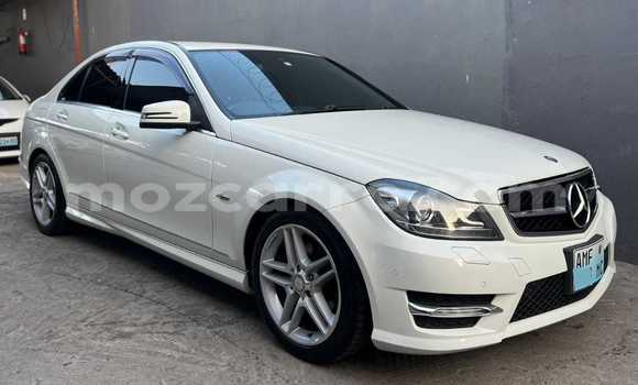 Nunua Ilio tumika Mercedes-Benz C-Classe Nyeupe Gari ndani ya Maputo nchini Maputo