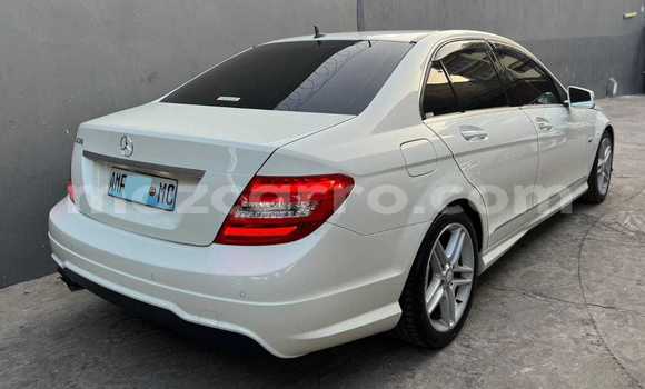 Nunua Ilio tumika Mercedes-Benz C-Classe Nyeupe Gari ndani ya Maputo nchini Maputo Nunua Ilio tumika Mercedes-Benz C-Classe Nyeupe Gari ndani ya Maputo nchini Maputo