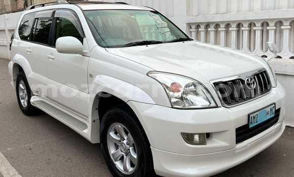 Nunua Ilio tumika Toyota Land Cruiser Prado Nyeupe Gari ndani ya Maputo nchini Maputo