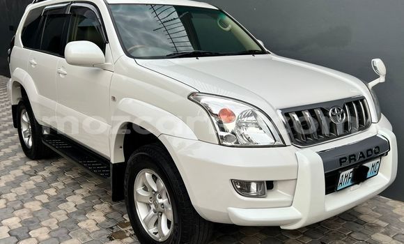 Nunua Ilio tumika Toyota Land Cruiser Prado Nyeupe Gari ndani ya Maputo nchini Maputo Nunua Ilio tumika Toyota Land Cruiser Prado Nyeupe Gari ndani ya Maputo nchini Maputo