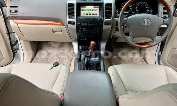 Nunua Ilio tumika Toyota Land Cruiser Prado Nyeupe Gari ndani ya Maputo nchini Maputo Nunua Ilio tumika Toyota Land Cruiser Prado Nyeupe Gari ndani ya Maputo nchini Maputo