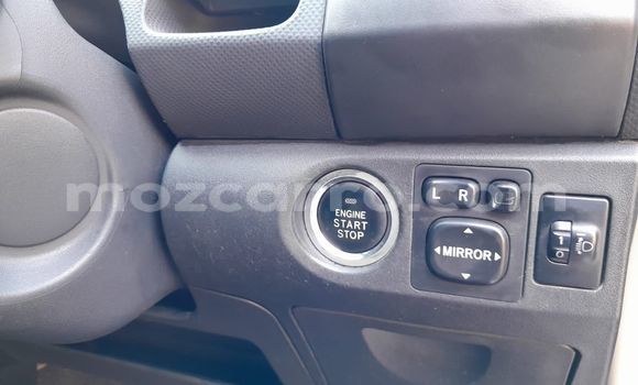 Comprar Usado Toyota Vitz Prata Carro em Maputo em Maputo Comprar Usado Toyota Vitz Prata Carro em Maputo em Maputo
