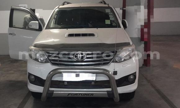 Comprar Usado Toyota Fortuner Branco Carro em Maputo em Maputo