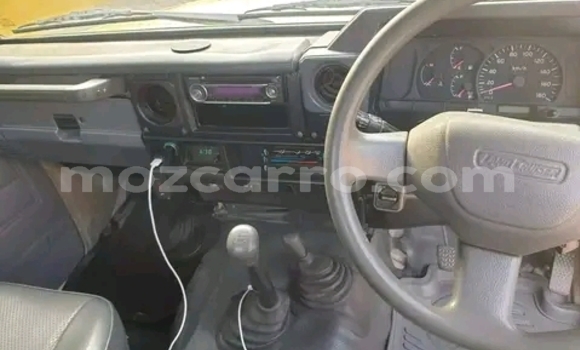 Nunua Ilio tumika Toyota Land Cruiser Beige Gari ndani ya Maputo nchini Maputo Nunua Ilio tumika Toyota Land Cruiser Beige Gari ndani ya Maputo nchini Maputo