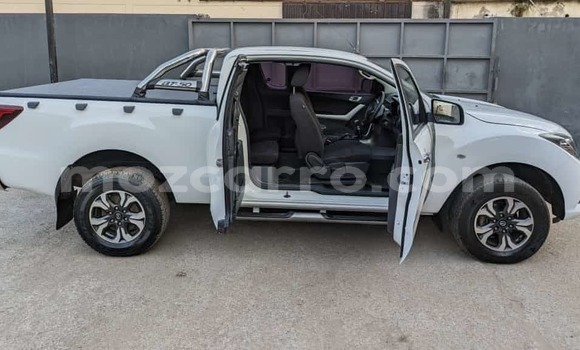 Nunua Ilio tumika Mazda BT-50 Nyeupe Gari ndani ya Maputo nchini Maputo Nunua Ilio tumika Mazda BT-50 Nyeupe Gari ndani ya Maputo nchini Maputo