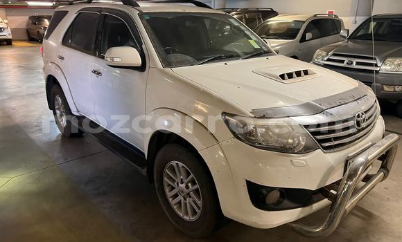 Comprar Usado Toyota Fortuner Branco Carro em Maputo em Maputo