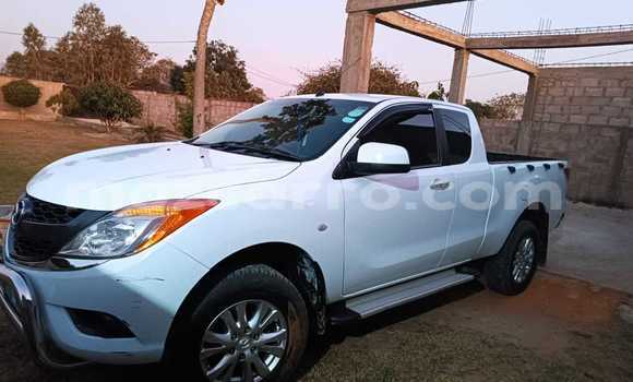 Nunua Ilio tumika Mazda BT-50 Nyeupe Gari ndani ya Maputo nchini Maputo Nunua Ilio tumika Mazda BT-50 Nyeupe Gari ndani ya Maputo nchini Maputo