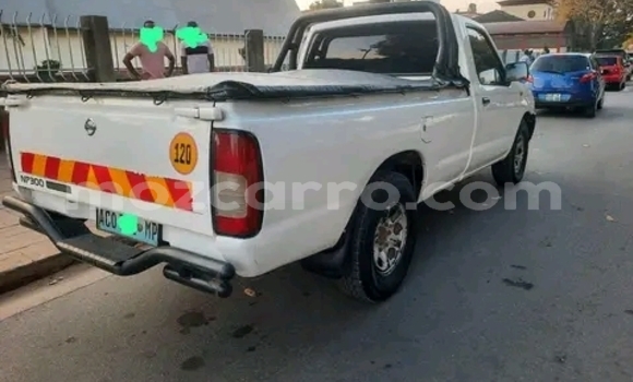 Nunua Ilio tumika Nissan Hardbody Nyeupe Gari ndani ya Maputo nchini Maputo Nunua Ilio tumika Nissan Hardbody Nyeupe Gari ndani ya Maputo nchini Maputo