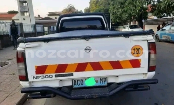 Nunua Ilio tumika Nissan Hardbody Nyeupe Gari ndani ya Maputo nchini Maputo Nunua Ilio tumika Nissan Hardbody Nyeupe Gari ndani ya Maputo nchini Maputo