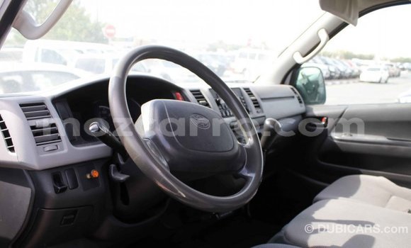 Comprar Importar Toyota Hiace Branco Carro em Import - Dubai em Cabo Delgado Comprar Importar Toyota Hiace Branco Carro em Import - Dubai em Cabo Delgado
