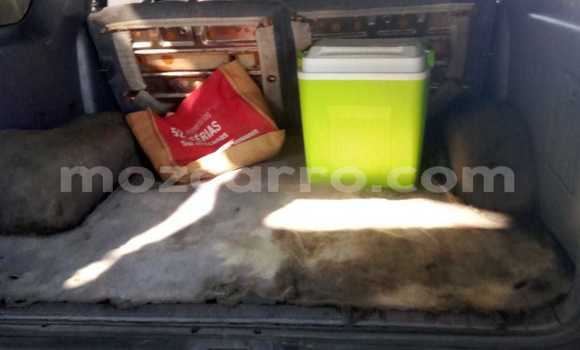 Nunua Ilio tumika Toyota Hilux Surf Bluu Gari ndani ya Maputo nchini Maputo Nunua Ilio tumika Toyota Hilux Surf Bluu Gari ndani ya Maputo nchini Maputo