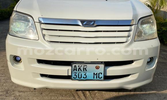 Comprar Usado Toyota Noah Branco Carro em Maputo em Maputo