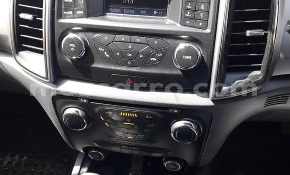 Nunua Ilio tumika Ford Everest Fedha Gari ndani ya Maputo nchini Maputo Nunua Ilio tumika Ford Everest Fedha Gari ndani ya Maputo nchini Maputo