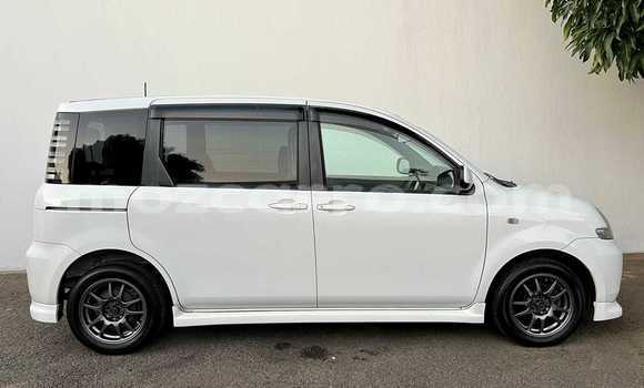 Buy Used Toyota Sienta White Car in Maputo in Maputo Buy Used Toyota Sienta White Car in Maputo in Maputo