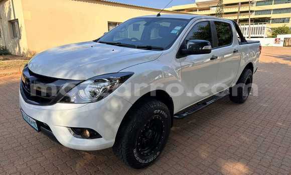 Comprar Usado Mazda BT-50 Branco Carro em Maputo em Maputo