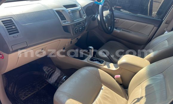 Nunua Ilio tumika Toyota Hilux Nyeupe Gari ndani ya Maputo nchini Maputo Nunua Ilio tumika Toyota Hilux Nyeupe Gari ndani ya Maputo nchini Maputo