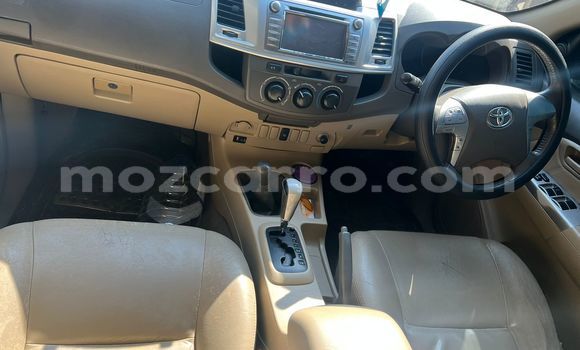 Nunua Ilio tumika Toyota Hilux Nyeupe Gari ndani ya Maputo nchini Maputo Nunua Ilio tumika Toyota Hilux Nyeupe Gari ndani ya Maputo nchini Maputo
