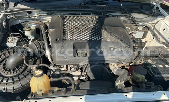 Nunua Ilio tumika Toyota Hilux Nyeupe Gari ndani ya Maputo nchini Maputo Nunua Ilio tumika Toyota Hilux Nyeupe Gari ndani ya Maputo nchini Maputo