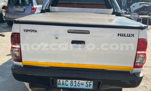 Nunua Ilio tumika Toyota Hilux Nyeupe Gari ndani ya Maputo nchini Maputo Nunua Ilio tumika Toyota Hilux Nyeupe Gari ndani ya Maputo nchini Maputo