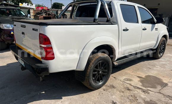 Nunua Ilio tumika Toyota Hilux Nyeupe Gari ndani ya Maputo nchini Maputo Nunua Ilio tumika Toyota Hilux Nyeupe Gari ndani ya Maputo nchini Maputo