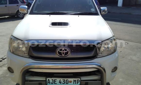 Nunua Ilio tumika Toyota Hilux Nyeupe Gari ndani ya Maputo nchini Maputo Nunua Ilio tumika Toyota Hilux Nyeupe Gari ndani ya Maputo nchini Maputo