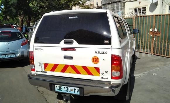 Nunua Ilio tumika Toyota Hilux Nyeupe Gari ndani ya Maputo nchini Maputo Nunua Ilio tumika Toyota Hilux Nyeupe Gari ndani ya Maputo nchini Maputo