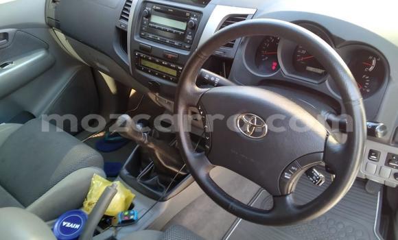 Nunua Ilio tumika Toyota Hilux Nyeupe Gari ndani ya Maputo nchini Maputo Nunua Ilio tumika Toyota Hilux Nyeupe Gari ndani ya Maputo nchini Maputo