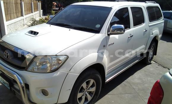 Nunua Ilio tumika Toyota Hilux Nyeupe Gari ndani ya Maputo nchini Maputo Nunua Ilio tumika Toyota Hilux Nyeupe Gari ndani ya Maputo nchini Maputo
