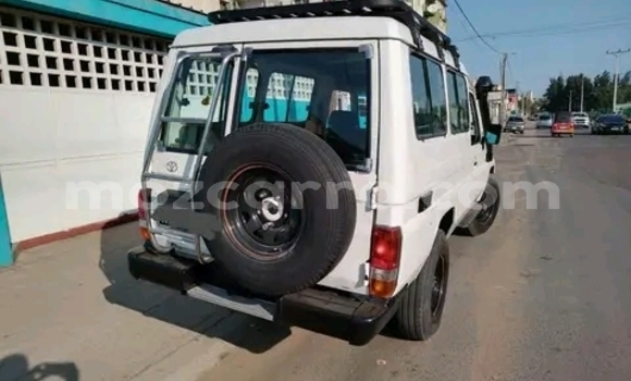 Nunua Ilio tumika Toyota Land Cruiser Nyeupe Gari ndani ya Maputo nchini Maputo Nunua Ilio tumika Toyota Land Cruiser Nyeupe Gari ndani ya Maputo nchini Maputo