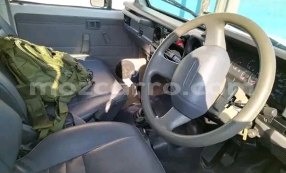 Nunua Ilio tumika Toyota Land Cruiser Nyeupe Gari ndani ya Maputo nchini Maputo Nunua Ilio tumika Toyota Land Cruiser Nyeupe Gari ndani ya Maputo nchini Maputo