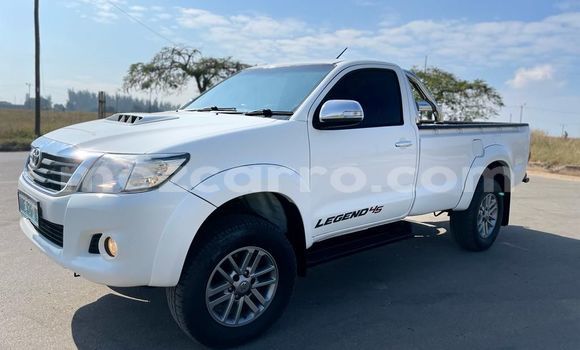 Buy Used Toyota Hilux White Car in Maputo in Maputo
