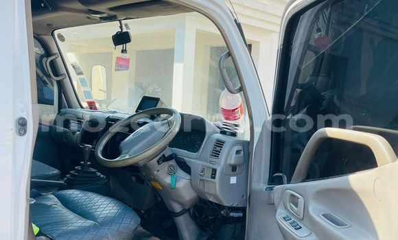 Nunua Ilio tumika Toyota Dyna Nyeupe Gari ndani ya Maputo nchini Maputo Nunua Ilio tumika Toyota Dyna Nyeupe Gari ndani ya Maputo nchini Maputo