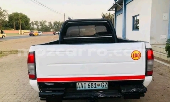 Nunua Ilio tumika Nissan Hardbody Nyeupe Gari ndani ya Maputo nchini Maputo Nunua Ilio tumika Nissan Hardbody Nyeupe Gari ndani ya Maputo nchini Maputo
