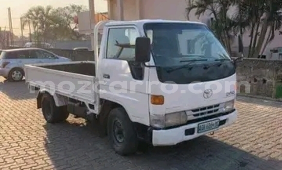 Nunua Ilio tumika Toyota Dyna Nyeupe Gari ndani ya Maputo nchini Maputo