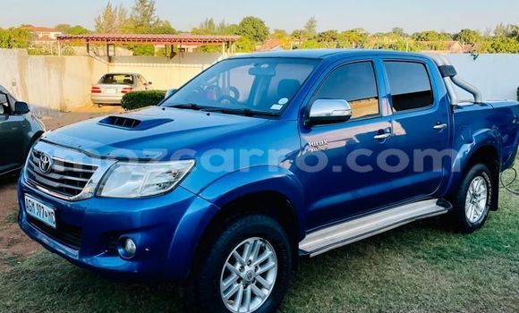 Comprar Usado Toyota Hilux Azul Carro em Maputo em Maputo