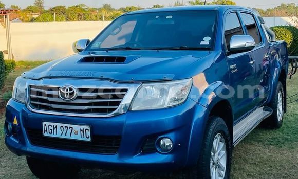 Nunua Ilio tumika Toyota Hilux Bluu Gari ndani ya Maputo nchini Maputo