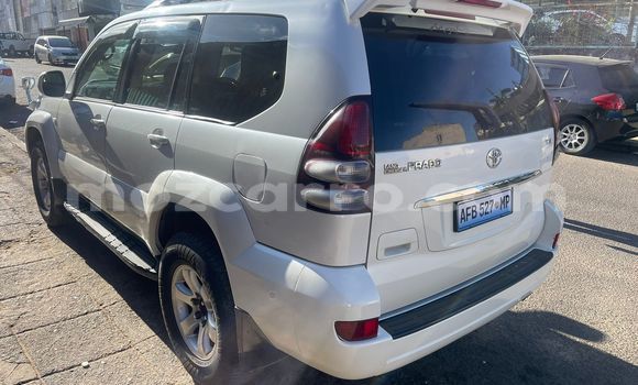 Buy Used Toyota Land Cruiser Prado White Car in Maputo in Maputo Buy Used Toyota Land Cruiser Prado White Car in Maputo in Maputo