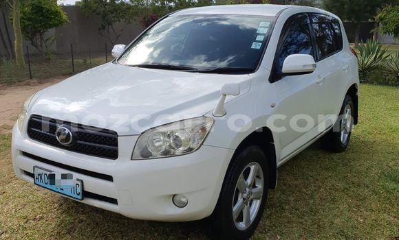 Comprar Usado Toyota RAV4 Branco Carro em Maputo em Maputo Comprar Usado Toyota RAV4 Branco Carro em Maputo em Maputo