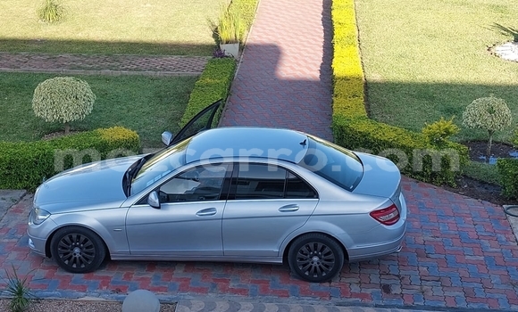 Nunua Ilio tumika Mercedes-Benz C-Classe Fedha Gari ndani ya Maputo nchini Maputo Nunua Ilio tumika Mercedes-Benz C-Classe Fedha Gari ndani ya Maputo nchini Maputo
