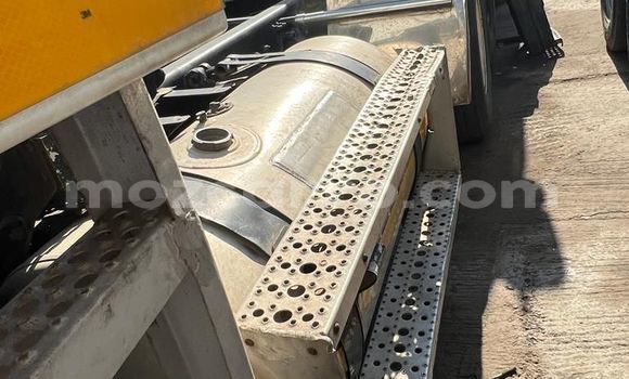 Nunua Ilio tumika Caterpillar 120 Nyeupe Lori ndani ya Maputo nchini Maputo Nunua Ilio tumika Caterpillar 120 Nyeupe Lori ndani ya Maputo nchini Maputo