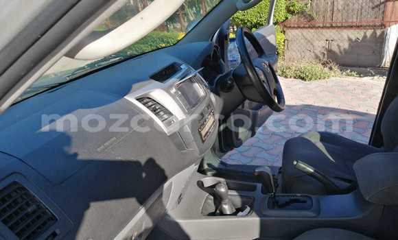 Nunua Ilio tumika Toyota Hilux Fedha Gari ndani ya Maputo nchini Maputo Nunua Ilio tumika Toyota Hilux Fedha Gari ndani ya Maputo nchini Maputo