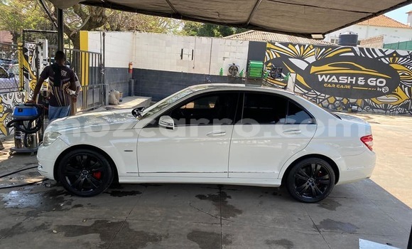 Comprar Usado Mercedes-Benz C250 coupe Branco Carro em Maputo em Maputo Comprar Usado Mercedes-Benz C250 coupe Branco Carro em Maputo em Maputo