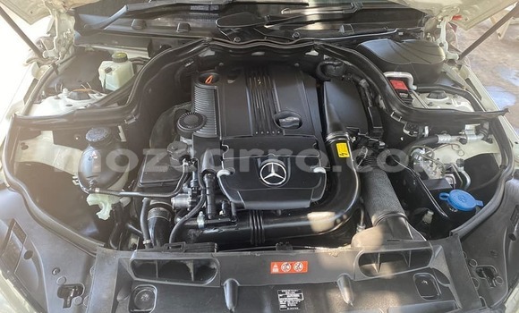 Comprar Usado Mercedes-Benz C250 coupe Branco Carro em Maputo em Maputo Comprar Usado Mercedes-Benz C250 coupe Branco Carro em Maputo em Maputo