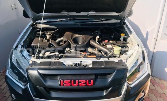 Buy Used Isuzu D-MAX Silver Car in Maputo in Maputo Buy Used Isuzu D-MAX Silver Car in Maputo in Maputo